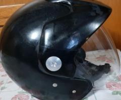 En muy buenas condiciones vendos dos cascos para motos - Lanús