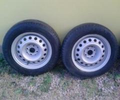 Vendo 4 llantas rodado 14 de volkswagen originales impecables  con cubiertas - La Plata - 2